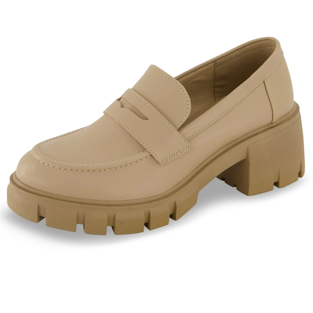 CUSHIONAIRE Women's Slip-on Lug Sole Loafer